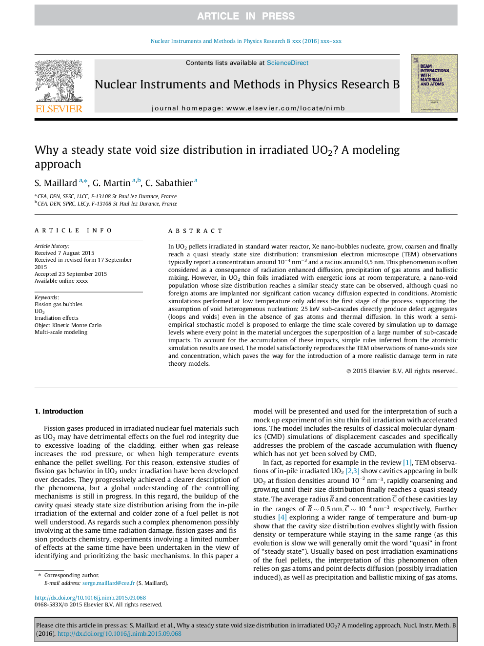 Why a steady state void size distribution in irradiated UO2? A modeling approach