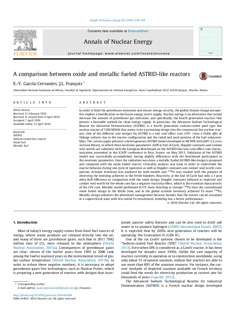 A comparison between oxide and metallic fueled ASTRID-like reactors