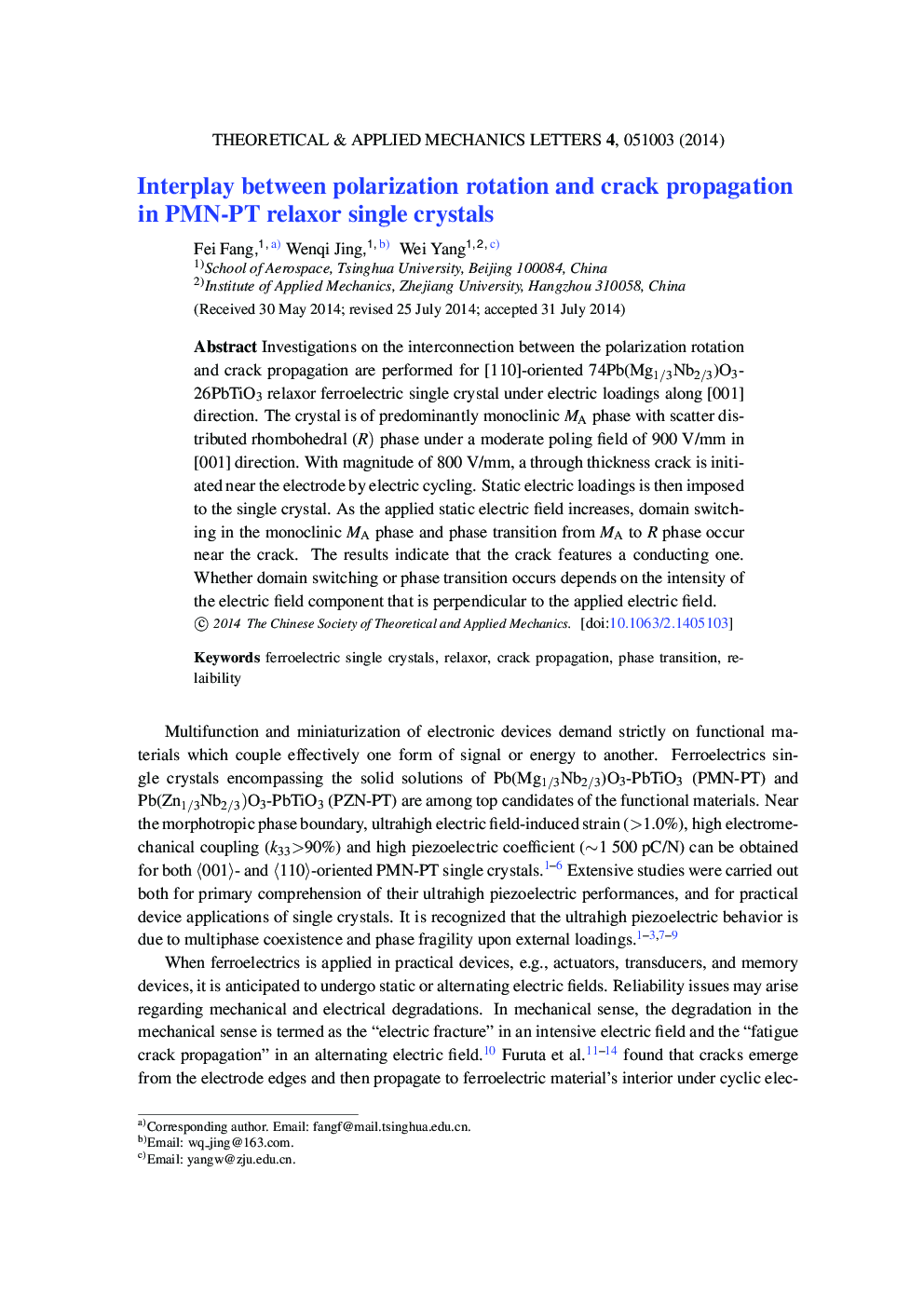 Interplay between polarization rotation and crack propagation in PMN-PT relaxor single crystals