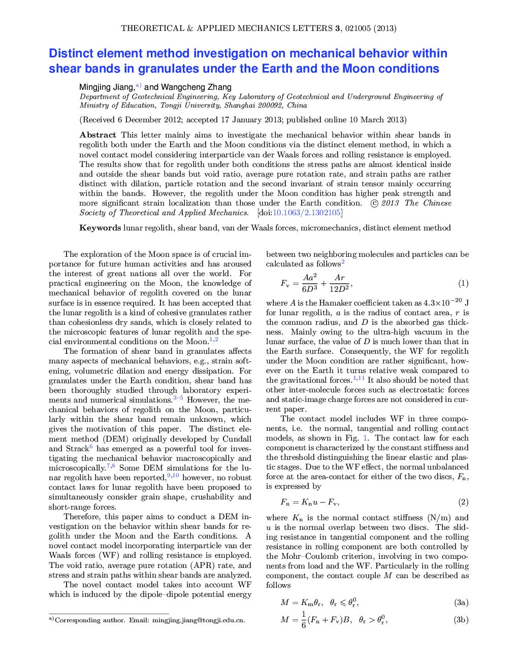 Distinct element method investigation on mechanical behavior within shear bands in granulates under the Earth and the Moon conditions