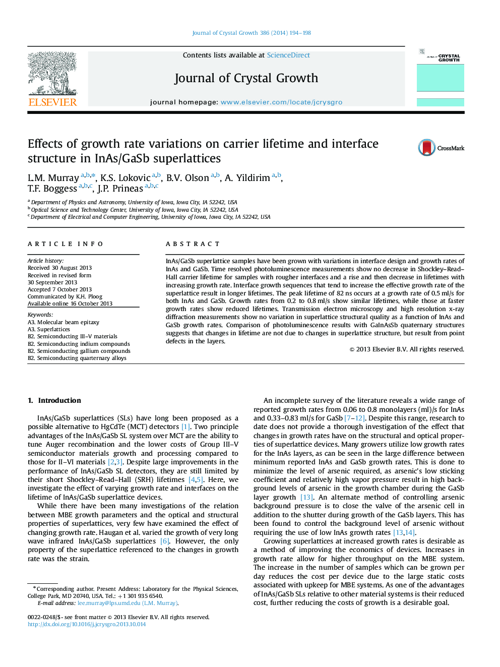 Effects of growth rate variations on carrier lifetime and interface structure in InAs/GaSb superlattices