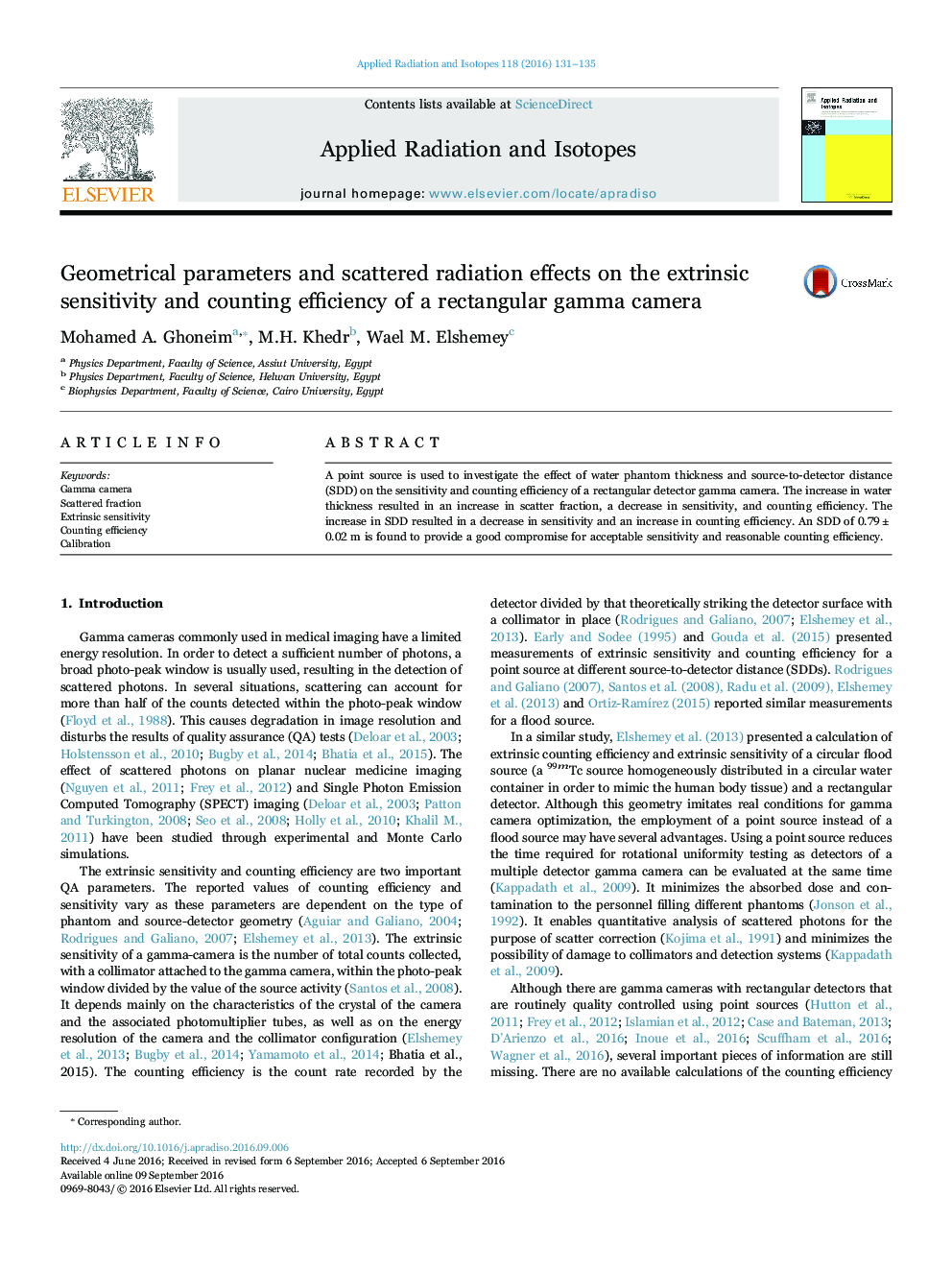 Geometrical parameters and scattered radiation effects on the extrinsic sensitivity and counting efficiency of a rectangular gamma camera