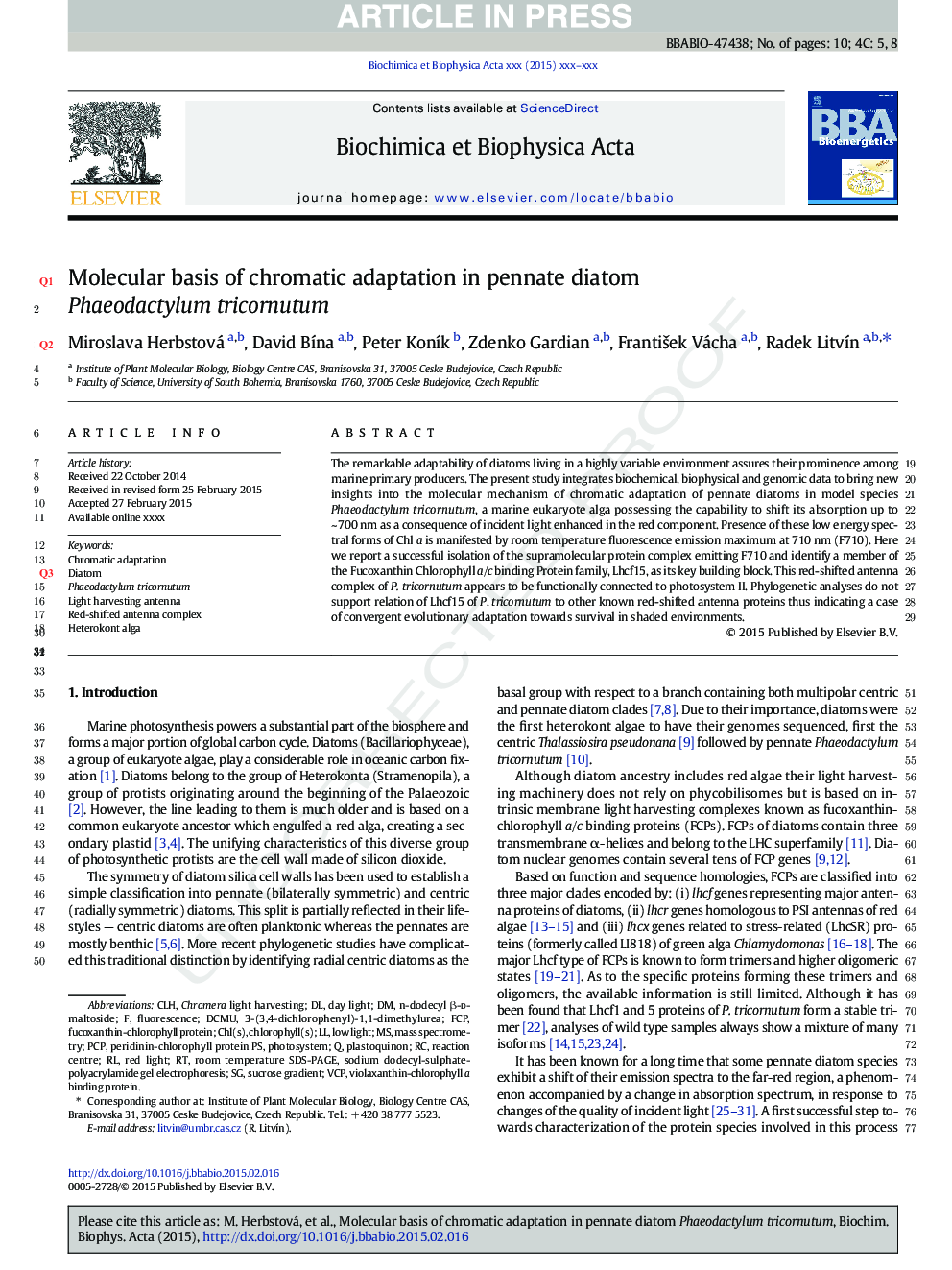 Molecular basis of chromatic adaptation in pennate diatom Phaeodactylum tricornutum