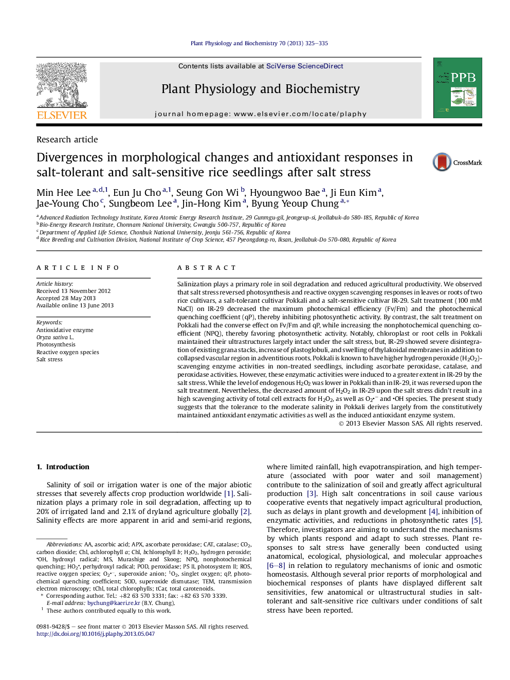 Divergences in morphological changes and antioxidant responses in salt-tolerant and salt-sensitive rice seedlings after salt stress