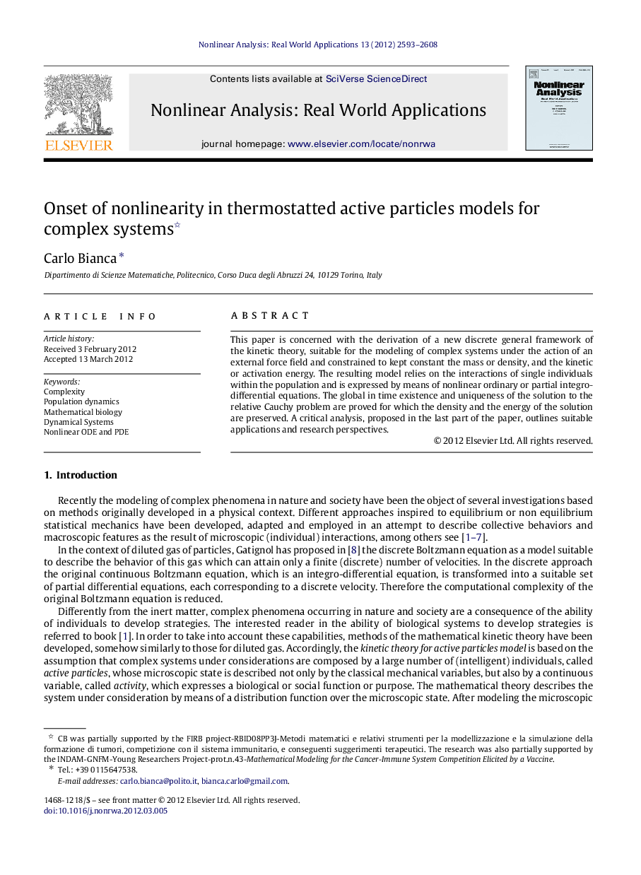 Onset of nonlinearity in thermostatted active particles models for complex systems 