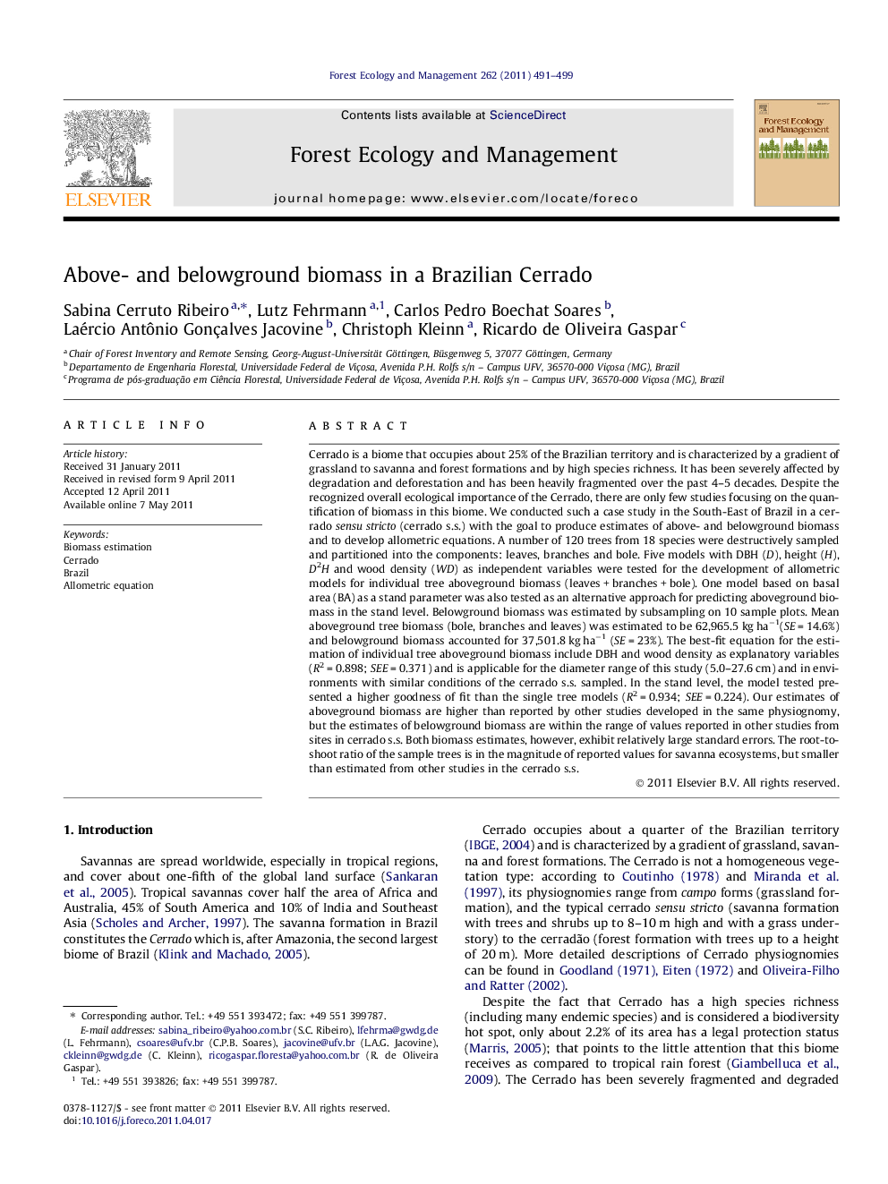 Above- and belowground biomass in a Brazilian Cerrado