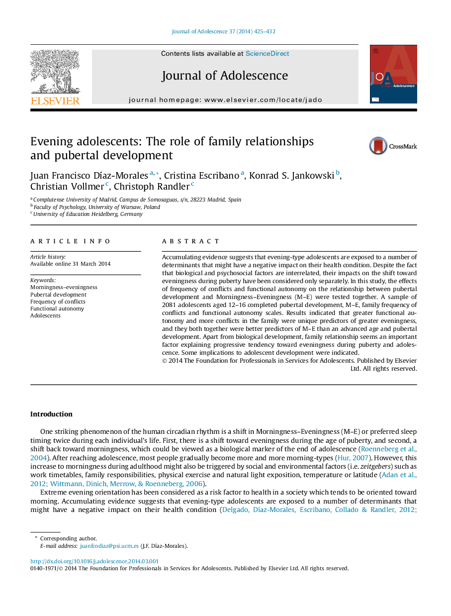 Evening adolescents: The role of family relationships and pubertal development