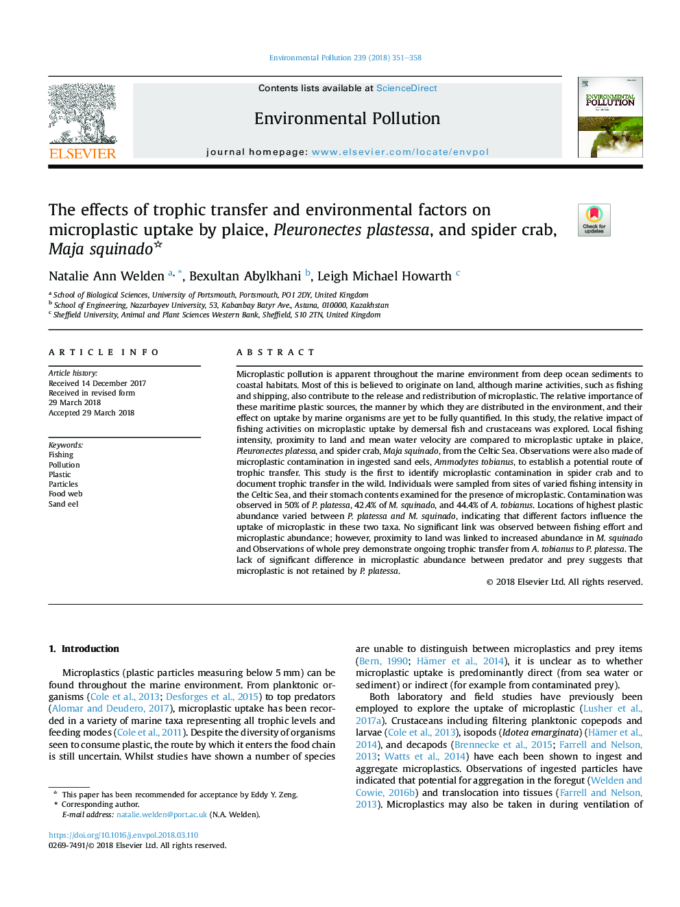 The effects of trophic transfer and environmental factors on microplastic uptake by plaice, Pleuronectes plastessa, and spider crab, Maja squinado