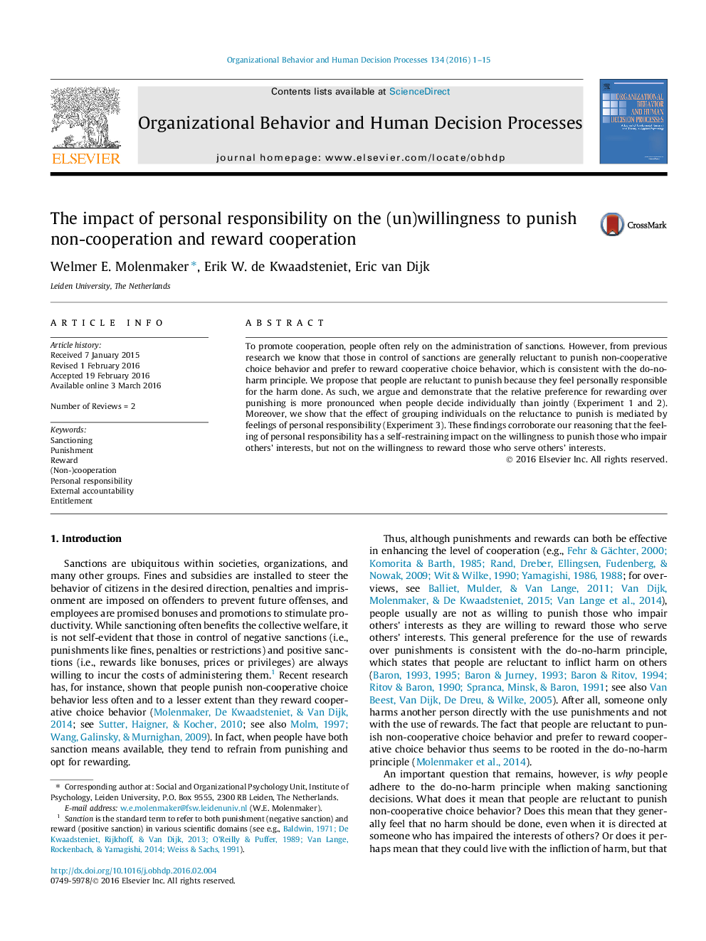 The impact of personal responsibility on the (un)willingness to punish non-cooperation and reward cooperation