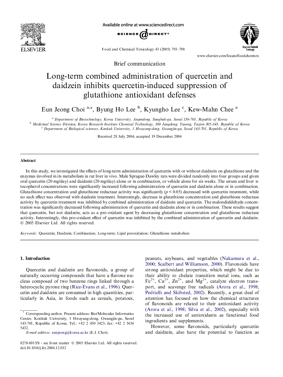 Long-term combined administration of quercetin and daidzein inhibits quercetin-induced suppression of glutathione antioxidant defenses