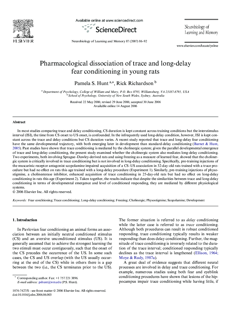 Pharmacological dissociation of trace and long-delay fear conditioning in young rats