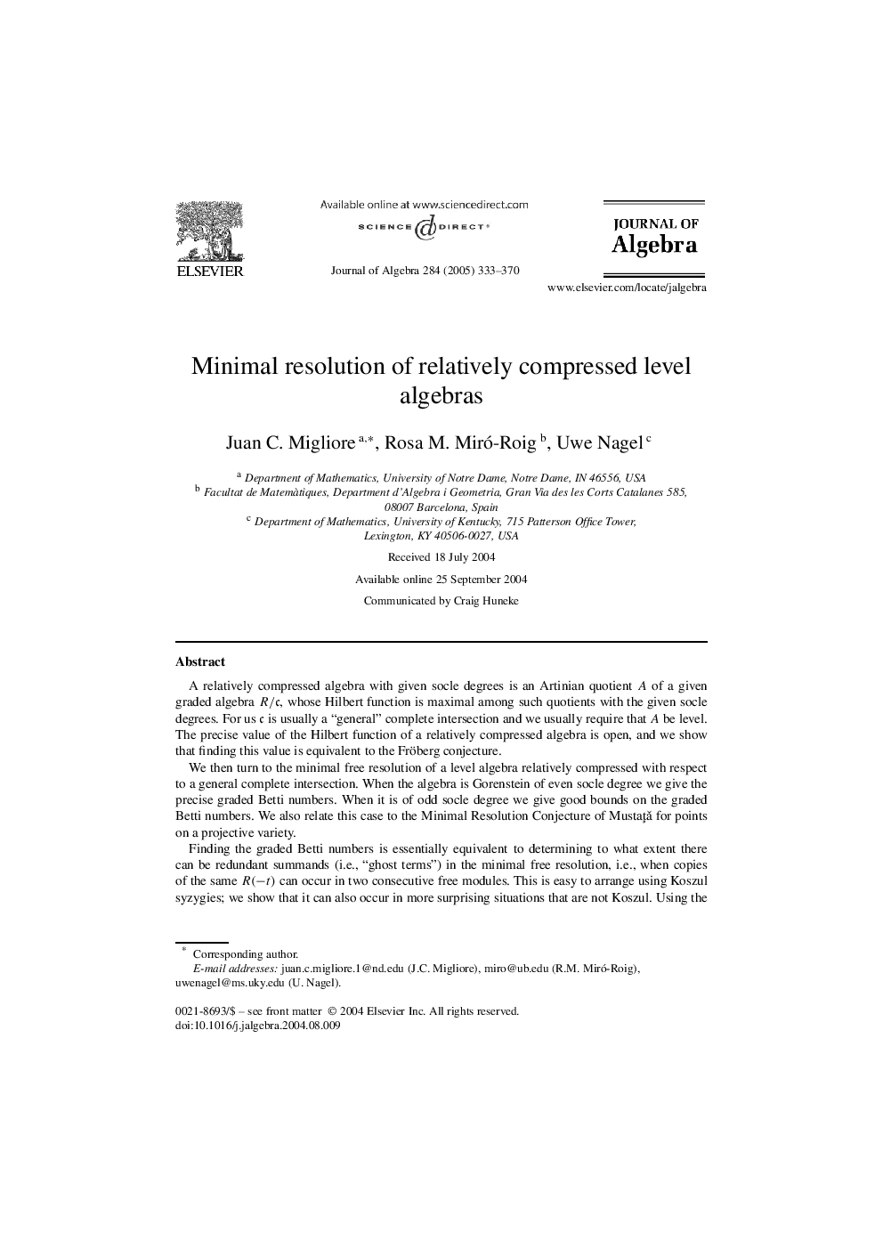 Minimal resolution of relatively compressed level algebras