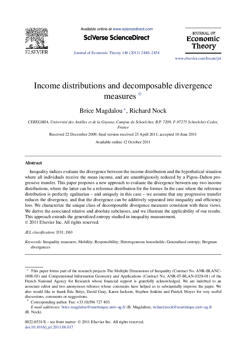 Income distributions and decomposable divergence measures 