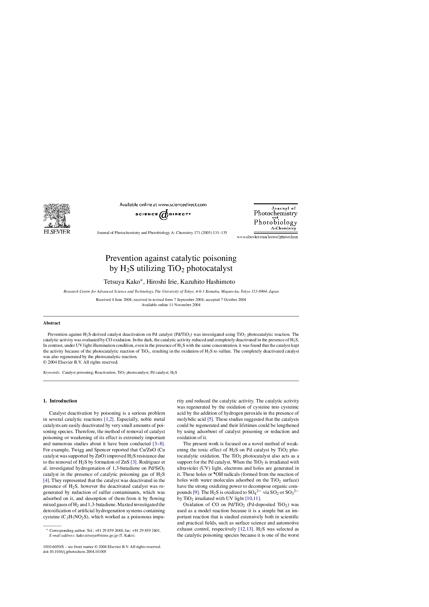 Prevention against catalytic poisoning by H2S utilizing TiO2 photocatalyst