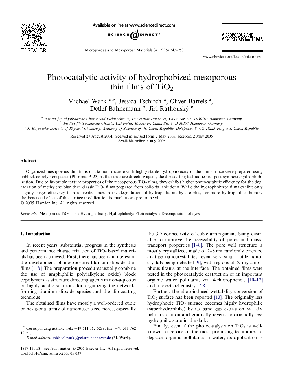 Photocatalytic activity of hydrophobized mesoporous thin films of TiO2