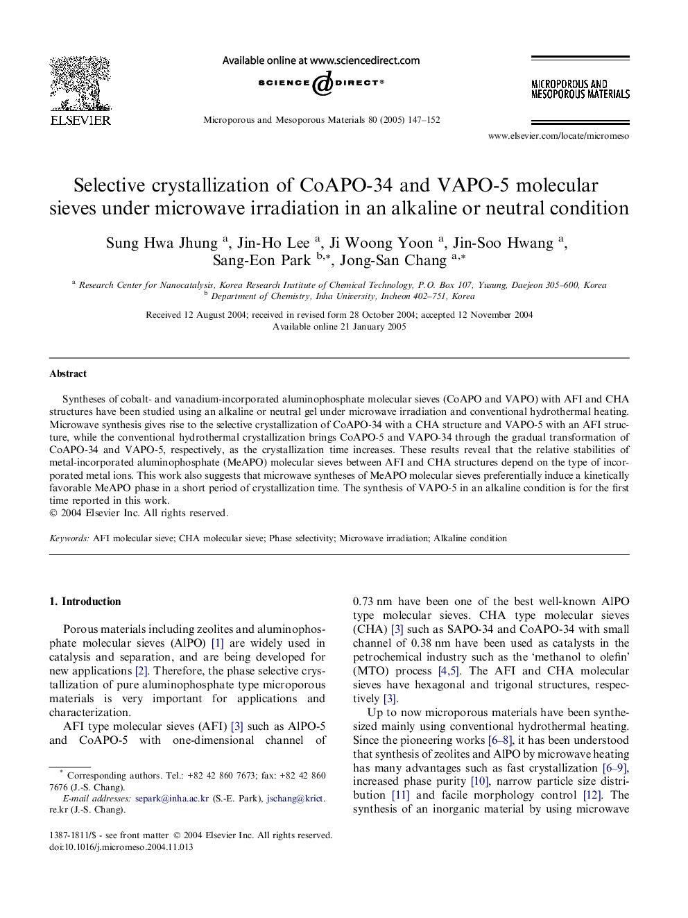 Selective crystallization of CoAPO-34 and VAPO-5 molecular sieves under microwave irradiation in an alkaline or neutral condition