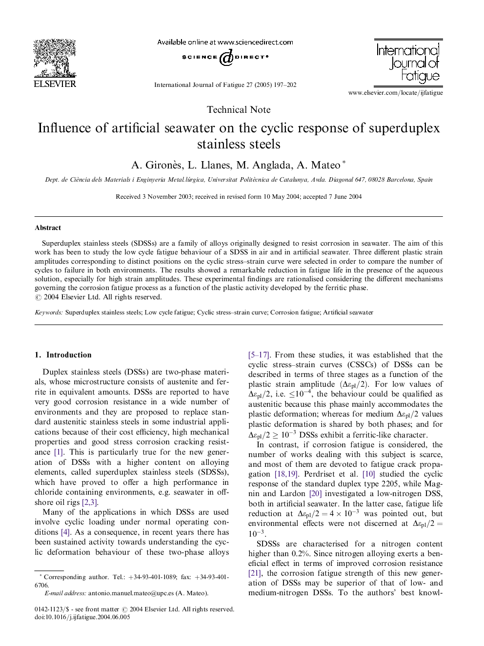 Influence of artificial seawater on the cyclic response of superduplex stainless steels