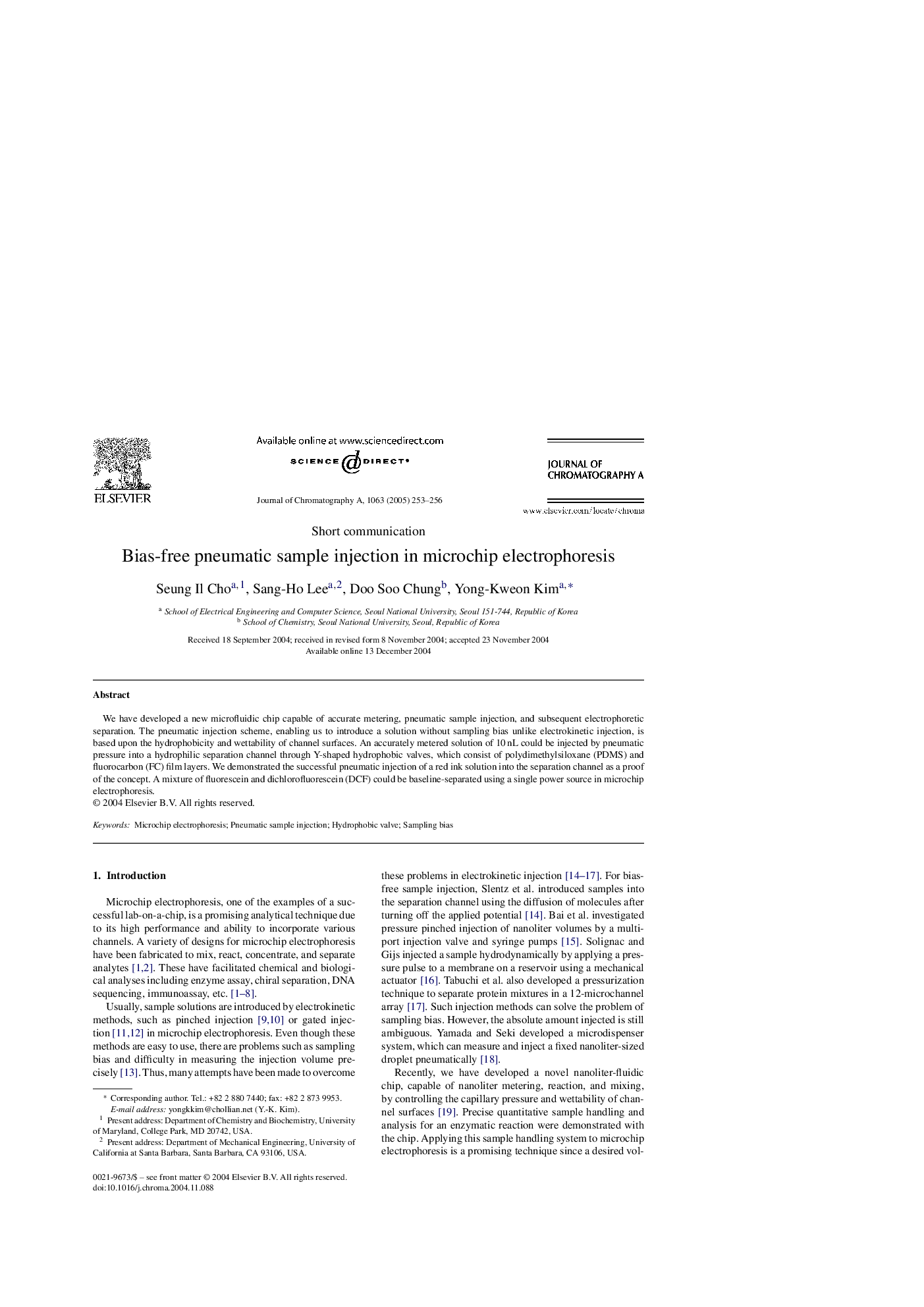 Bias-free pneumatic sample injection in microchip electrophoresis