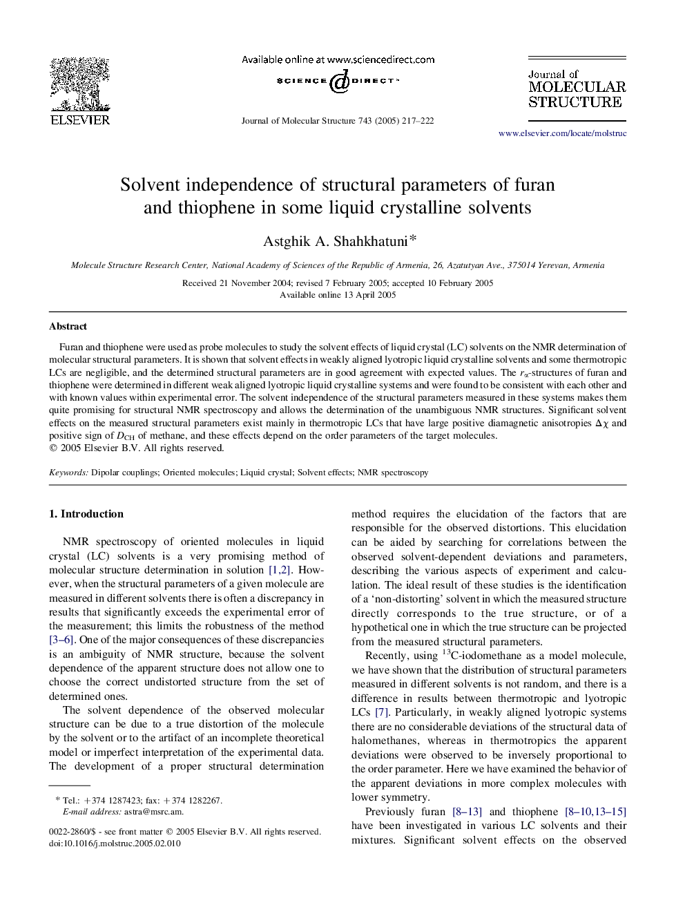 Solvent independence of structural parameters of furan and thiophene in some liquid crystalline solvents