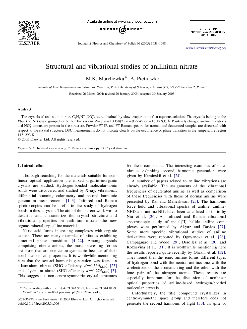 Structural and vibrational studies of anilinium nitrate