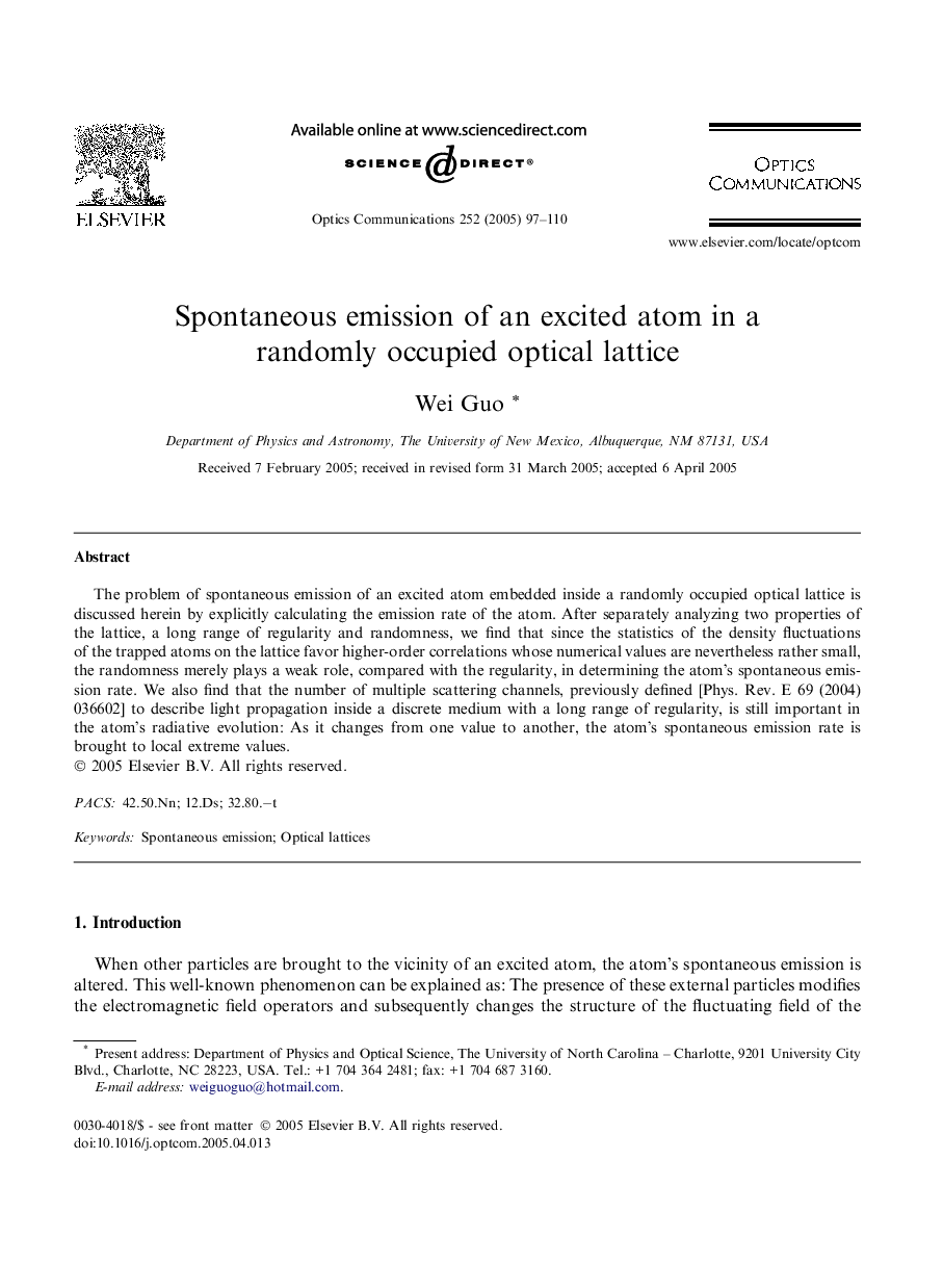 Spontaneous emission of an excited atom in a randomly occupied optical lattice