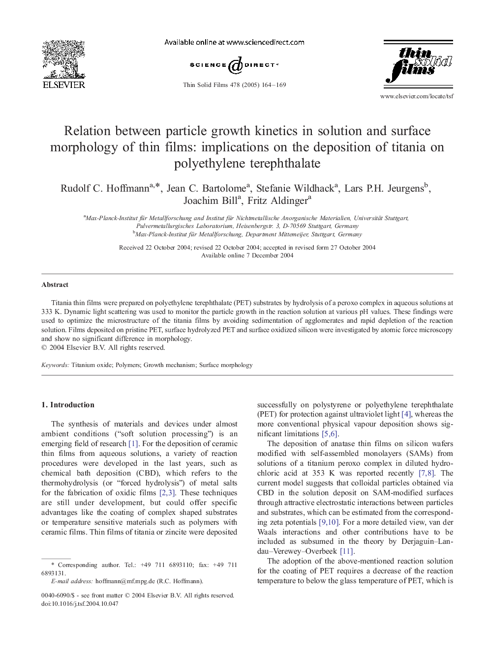 Relation between particle growth kinetics in solution and surface morphology of thin films: implications on the deposition of titania on polyethylene terephthalate