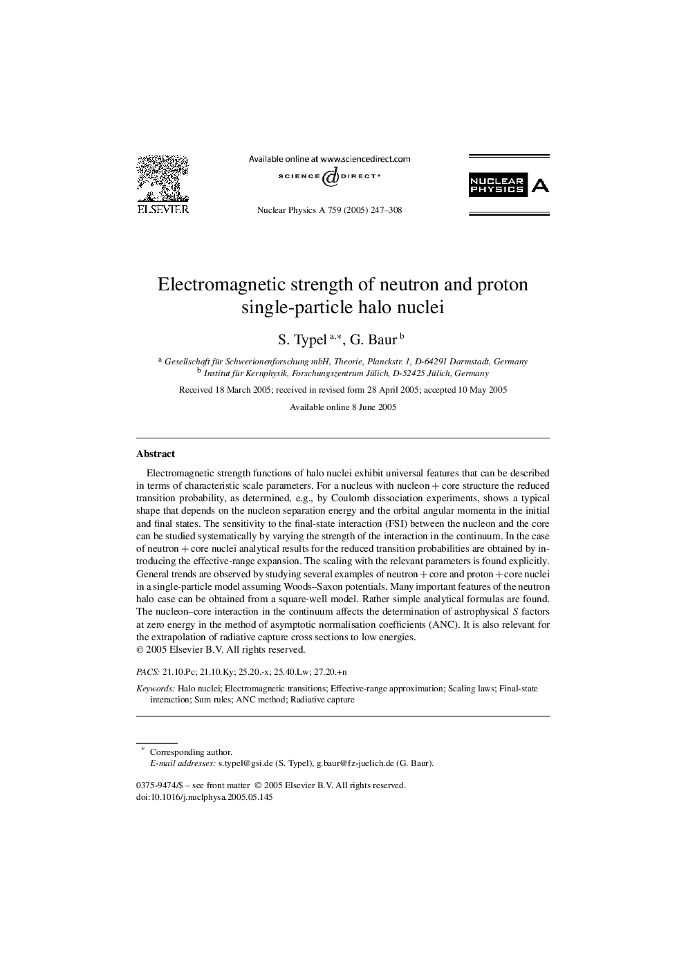 Electromagnetic strength of neutron and proton single-particle halo nuclei