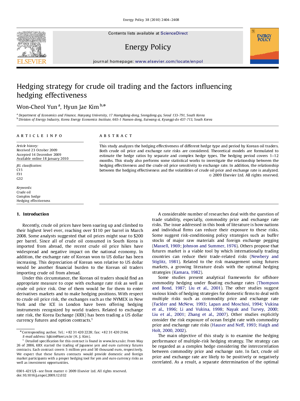 Hedging strategy for crude oil trading and the factors influencing hedging effectiveness